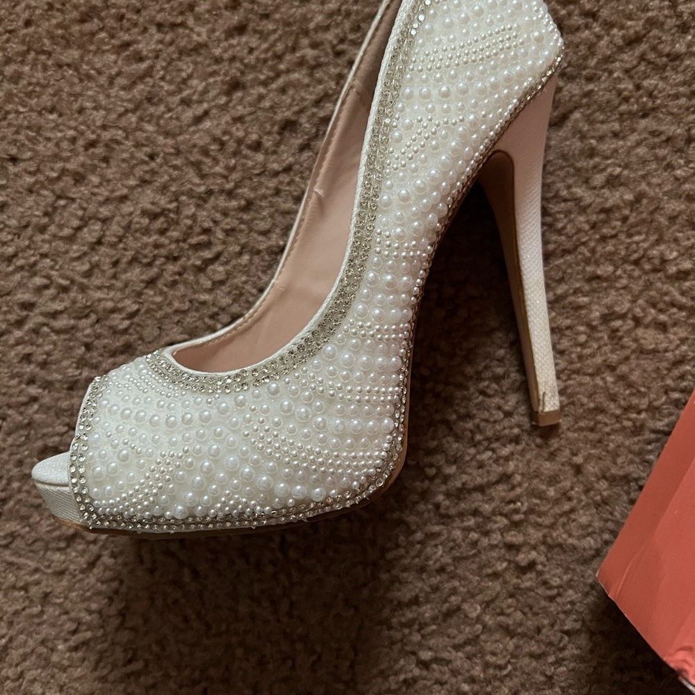De blossom collection: Ceternity106 Pearl and Crystal EmBl Mwhite